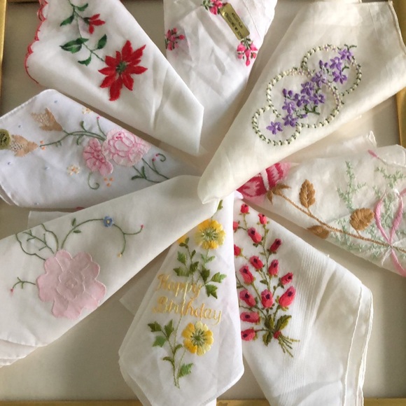 Vintage Accessories - Extremely Elegant Cotton VTG Handkerchiefs Floral